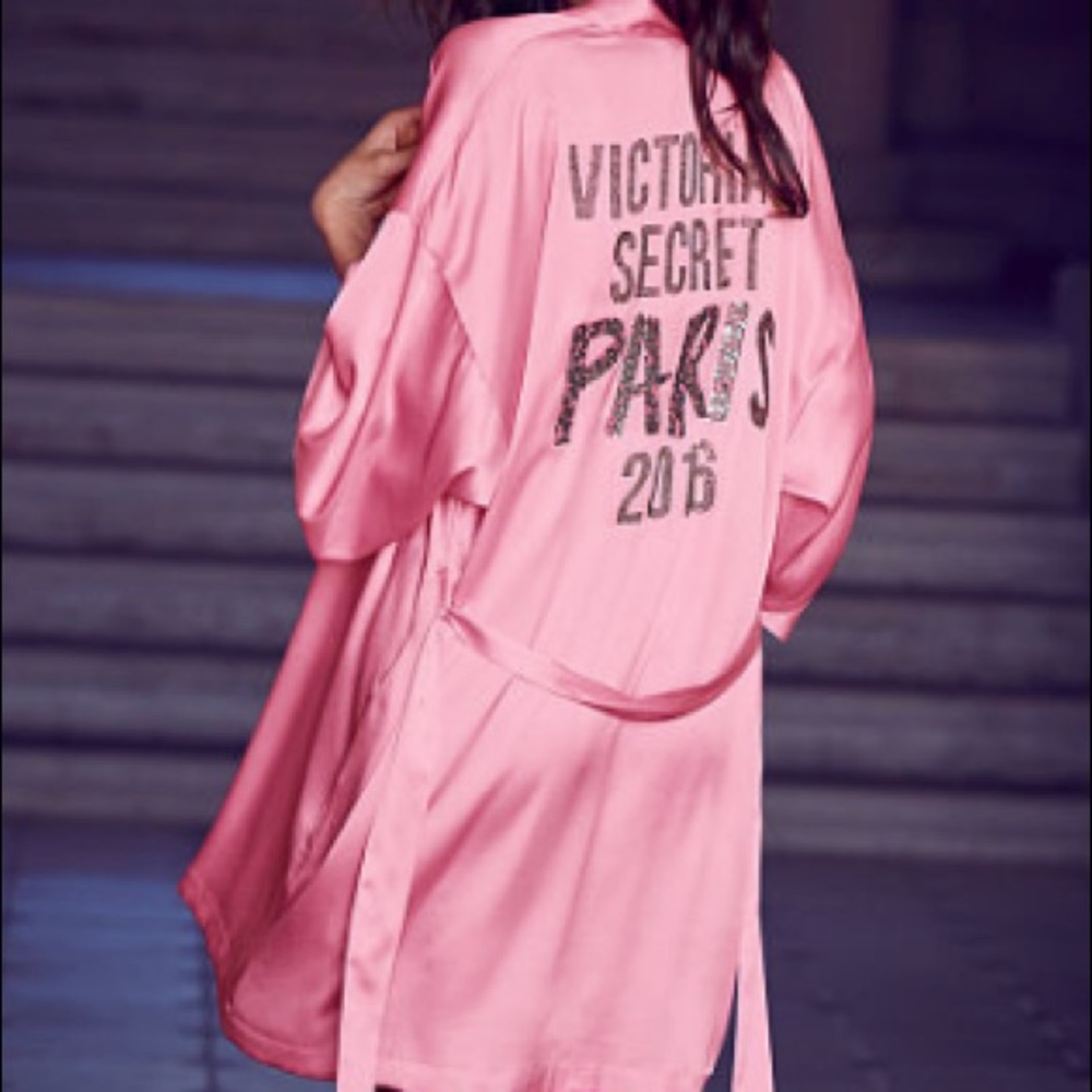 Victoria’s Secret 2016 Fashion Show robe